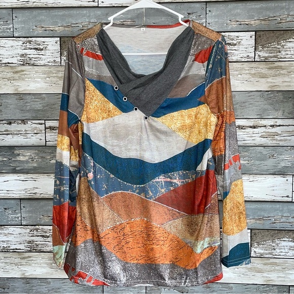 Women’s Abstract Design Blouse- SzM NWOT - Picture 1 of 4